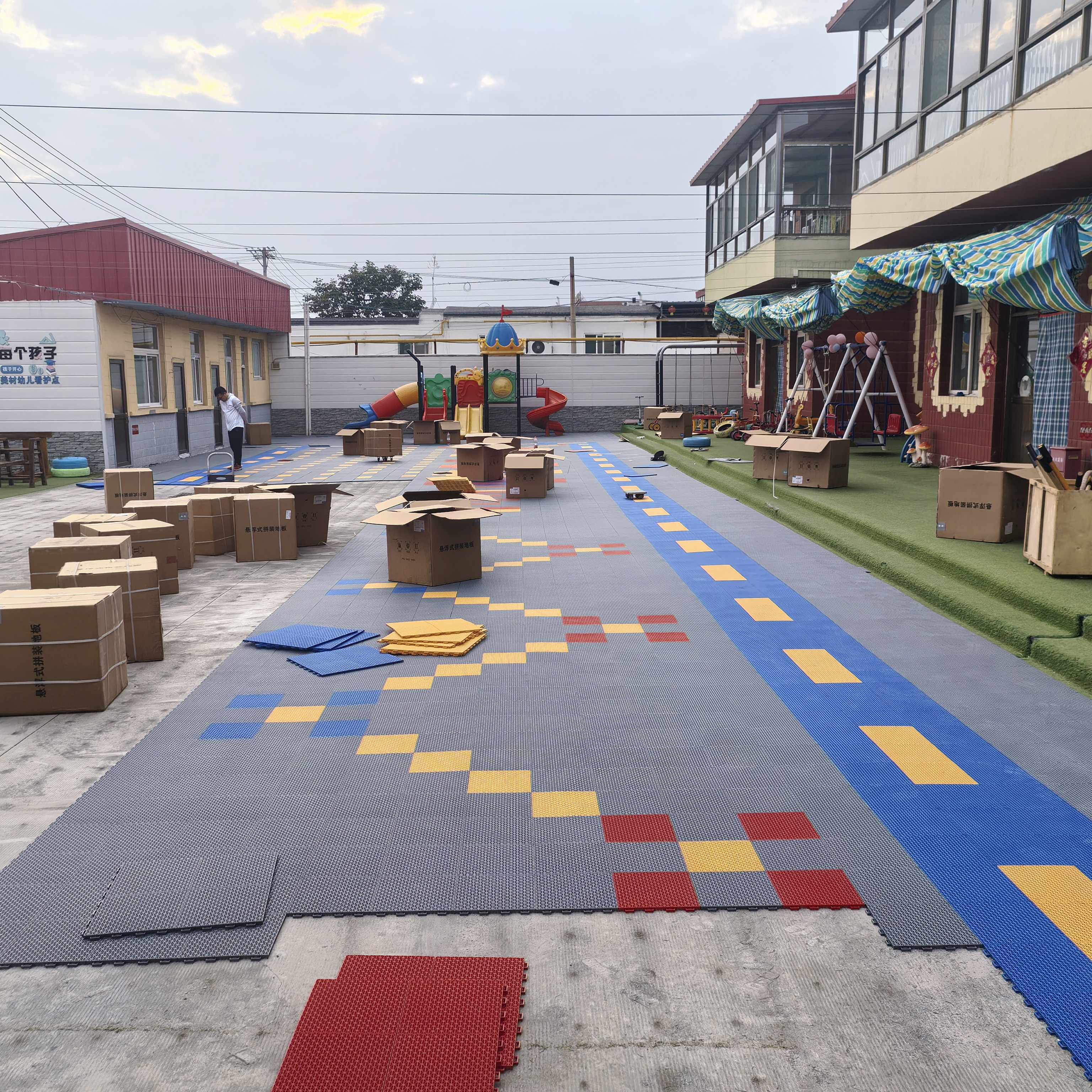 Outdoor Sport Court Tiles - OEM Customized Indoor/Outdoor Antiskid Flat Interlocking